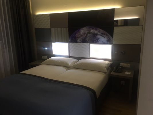 Discovery Hotel by null