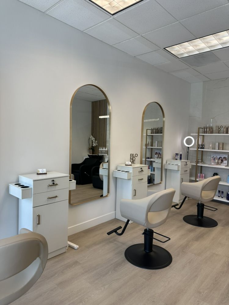 Posh Hair Lounge Logo