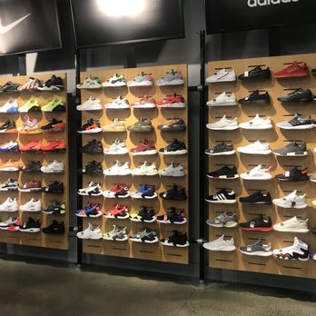 Finish Line - Men's footwear - Shoe Stores Near Me - Auburn, Washington Finish Line - Men's footwear - Shoe Stores Near Me - Auburn, Washington