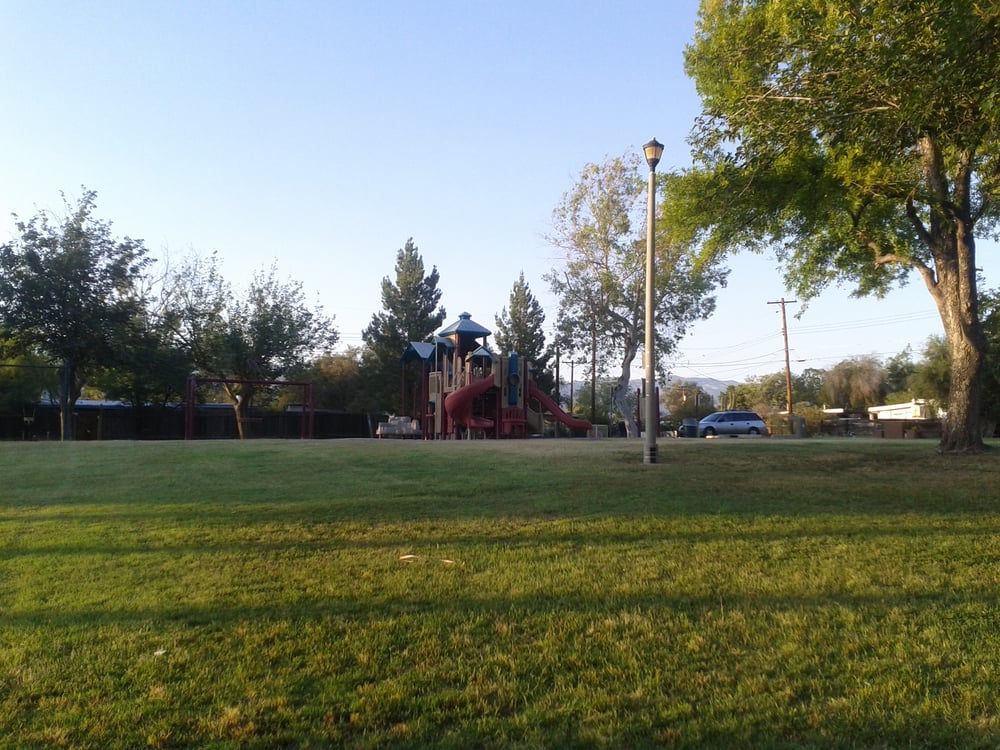 Villa Serena Park Logo