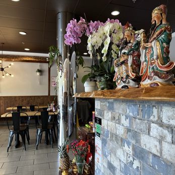 Nana Viet Kitchen - Decor - Vietnamese Near Me - Oakland, California Nana Viet Kitchen - Decor - Vietnamese Near Me - Oakland, California