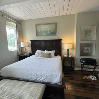 Olde Harbour Inn - Room - Hotels Near Me - Savannah, Georgia