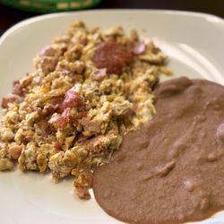 Los Parrilleros - Ham and eggs with beans