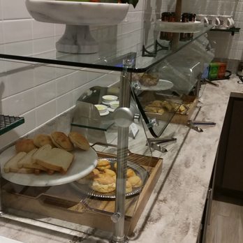 Escape Lounge - Breads and fancy butters - Airport Lounges Near Me - Windsor Locks, Connecticut