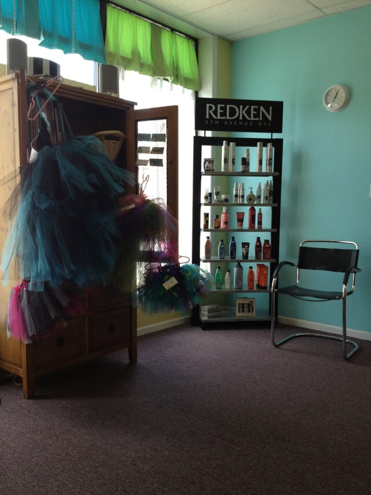 ISLAND BREEZE SALON Updated September 2024 606 E Broadway