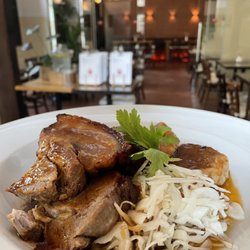 Restaurant Salzberg - Schweinsbraten mit lauwarmem Krautsalat und Serviettenknödel.