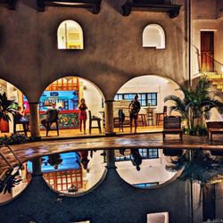 Hotel Mesón del Marqués - Pool und Poolbar (03/2024)
