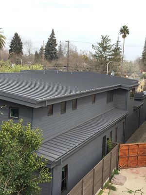 DuraMax Roofing Logo