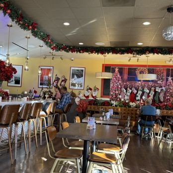 Red Maple - Cozy decked out for Christmas Red Maple . - Cafes Near Me - Los Angeles, California Red Maple - Cozy decked out for Christmas Red Maple . - Cafes Near Me - Los Angeles, California