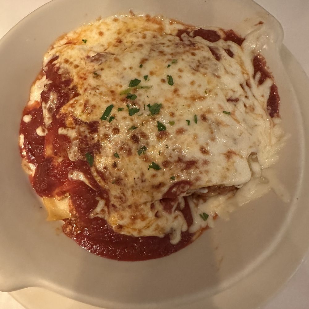 Maggiano's Little Italy - Mom's Lasagna - Italian Near Me - Austin, Texas Maggiano's Little Italy - Mom's Lasagna - Italian Near Me - Austin, Texas