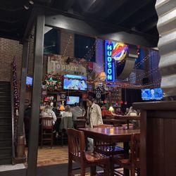 Center Street Smoke House - Bar area