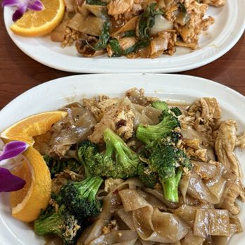Aroi Thai - Carlsbad - Pad See Ew - Thai Near Me - Carlsbad, California Aroi Thai - Carlsbad - Pad See Ew - Thai Near Me - Carlsbad, California