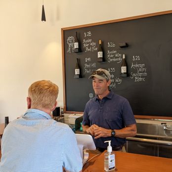 Parum Leo Winery and Vineyard - Wine Tasting Room Near Me - Petaluma, California