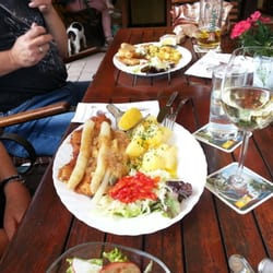 Zur Forelle - Vorne Marene mit Spargel und hinten 3 Sorten Fisch mit Bratkartoffeln!