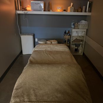 Massage by Kazumi - Really comfortable massage table - Massage Therapy Near Me - Newport Beach, California Massage by Kazumi - Really comfortable massage table - Massage Therapy Near Me - Newport Beach, California