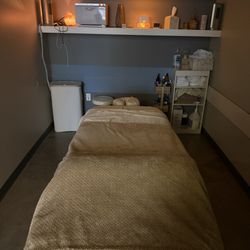 Massage by Kazumi - Really comfortable massage table