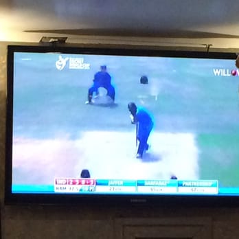Golden Gate - Cricket:  I have no idea what's going on, but fun to watch. - Pizza Near Me - San Francisco, California