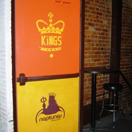 the entrance to a restaurant with a sign on the door
