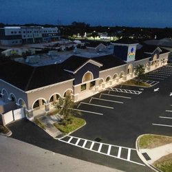 Discovery Point Twelve Oaks - Aerial view of center