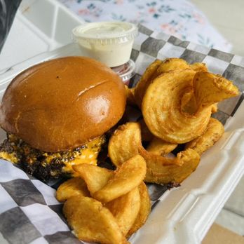 Mueller Wagyu - Wagyu Smashburger + Famous Fry Basket - Food Trucks Near Me - Frisco, Texas Mueller Wagyu - Wagyu Smashburger + Famous Fry Basket - Food Trucks Near Me - Frisco, Texas