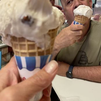 Smithfield Ice Cream Parlor - Butter pecan ice cream - Ice Cream & Frozen Yogurt Near Me - Smithfield, Virginia