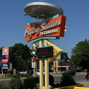 Flying Saucer Restaurant - Diners Near Me - Niagara Falls, Ontario