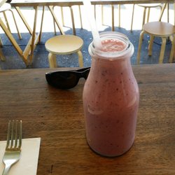 St Rose - Energizer smoothie with mixed berries, banana, yoghurt, honey and chia.