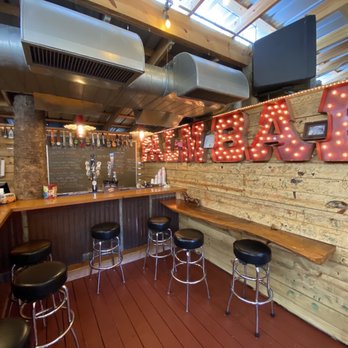 Yellow Dog Eats - Bar at the back - Sandwiches Near Me - Windermere, Florida Yellow Dog Eats - Bar at the back - Sandwiches Near Me - Windermere, Florida