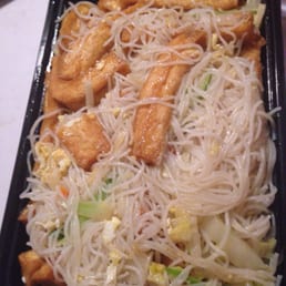 Yummy! Chow mei fun with tofu instead of chicken and shrimp