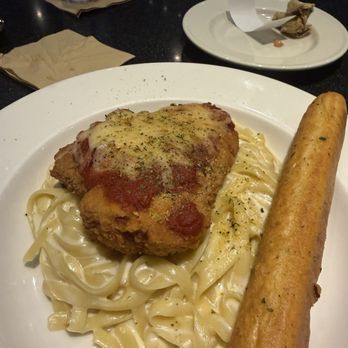 Applebee's Grill + Bar - Chicken Parmesan Fettuccine - American Near Me - Lakewood, California