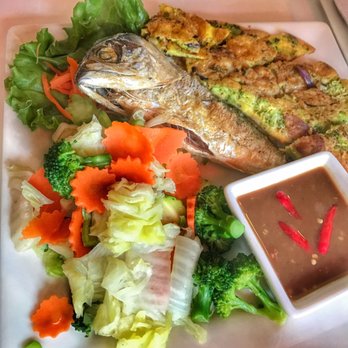Tom Yum Cafe - Thai Near Me - Chicago, Illinois