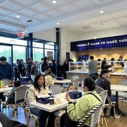 Paris Baguette - Sitting area