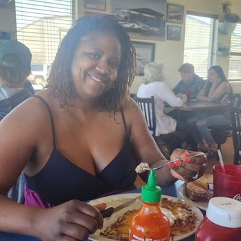 Starduster Cafe - Breakfast with frau. - Breakfast & Brunch Near Me - Independence, Oregon
