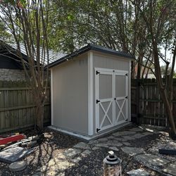 JH Woodworks - Cute little shed!
