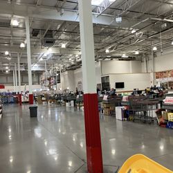 Costco Wholesale - Checkout line empty at 9:15 am