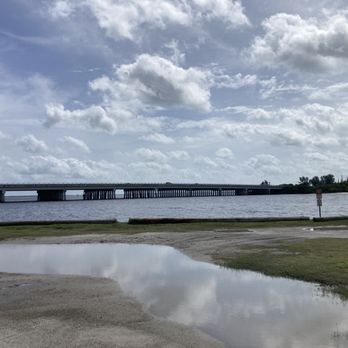 Outriggers Bar and Grill - Bars Near Me - Micco, Florida