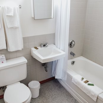 Telstar Motel - Family room - 3 double beds - Hotels Near Me - Kakabeka Falls, Ontario