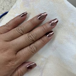 Zarinas Beauty Bar - Chrome gel mani
