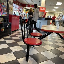 Gus's Drive-In - Inside