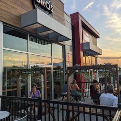 Pizzeria Bros - Small patio