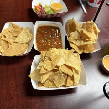 La Mordida Taqueria - Chips and salsa - Mexican Near Me - Pacifica, California