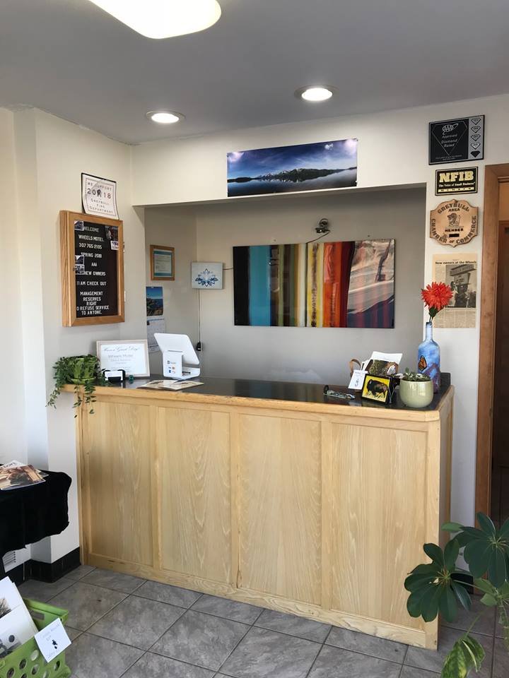 WHEELS MOTEL Updated September 2024 39 Photos 1324 N 6th St