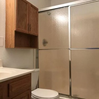 Shaker Square - Bathroom - Apartments Near Me - Lebanon, Indiana Shaker Square - Bathroom - Apartments Near Me - Lebanon, Indiana