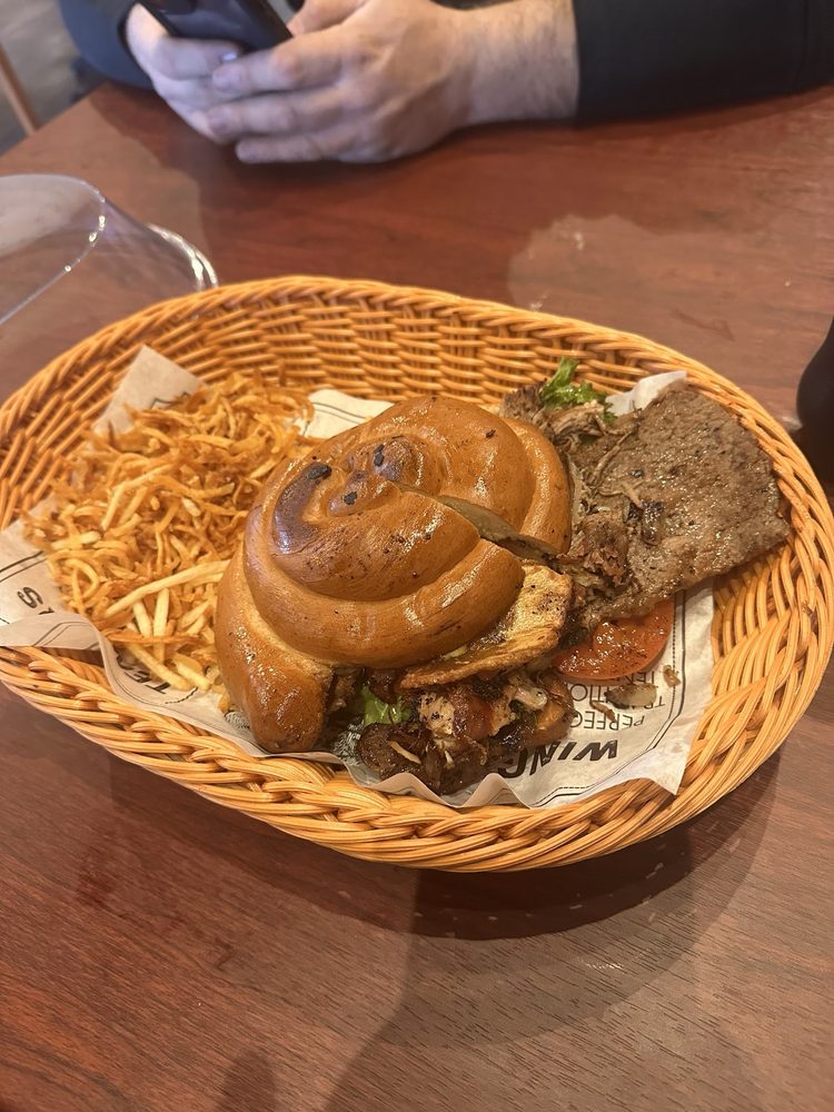 Candela Cuban Bakery & Restaurant Logo