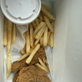 Dairy Queen Grill & Chill - $7 special: 3pcs Chicken Strip Basket and sundae - Ice Cream & Frozen Yogurt Near Me - Conneaut, Ohio Dairy Queen Grill & Chill - $7 special: 3pcs Chicken Strip Basket and sundae - Ice Cream & Frozen Yogurt Near Me - Conneaut, Ohio