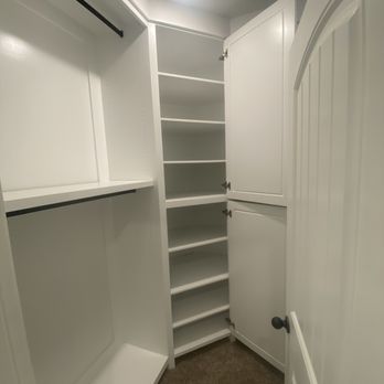 Creator Custom Cabinets - Adjustable shelves and rods for easy configuration - Cabinetry Near Me