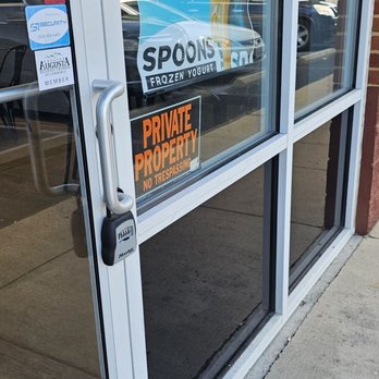 Spoons Frozen Yogurt - Spoons uninviting entrance - Desserts Near Me - Waynesboro, Virginia Spoons Frozen Yogurt - Spoons uninviting entrance - Desserts Near Me - Waynesboro, Virginia