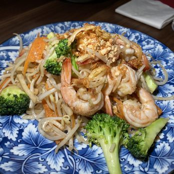 Bonjour Vietnam Bistro - Wok fried noodles with prawns - Vietnamese Near Me - Vancouver, British Columbia Bonjour Vietnam Bistro - Wok fried noodles with prawns - Vietnamese Near Me - Vancouver, British Columbia