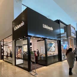 Storefront - Yorkdale Mall Storefront - Yorkdale Mall