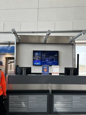 Fresno Yosemite International Airport by null